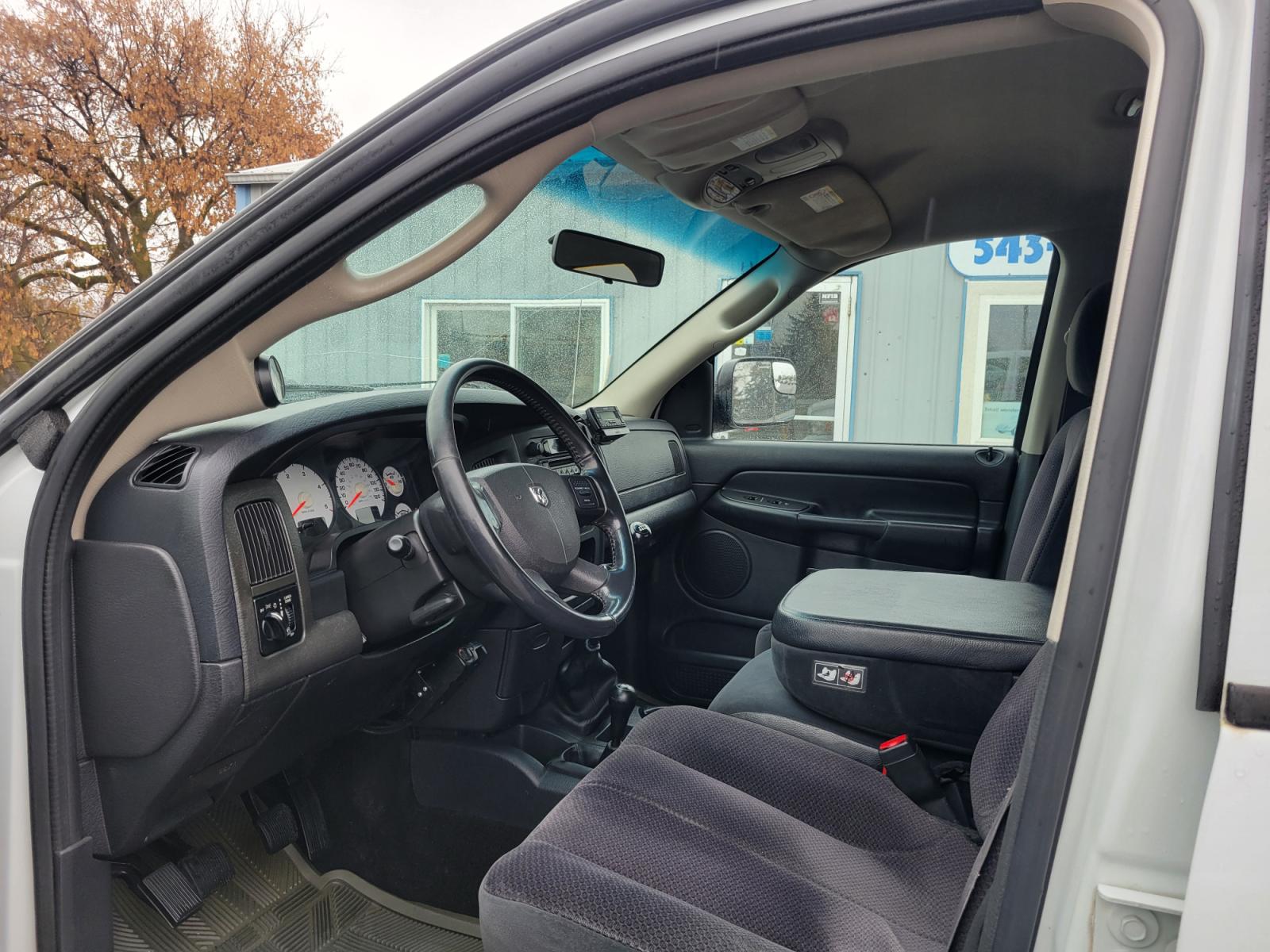 2005 White /Black Dodge Ram 3500 SLT (3D7LS38C85G) with an 5.9L I6 24V Cummins engine, 6 Speed Manual transmission, located at 450 N Russell, Missoula, MT, 59801, (406) 543-6600, 46.874496, -114.017433 - Photo #11